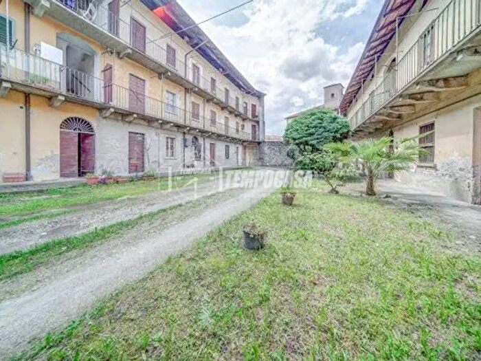 Casa con 8 locali in vendita in Via Maggiate, Borgomanero