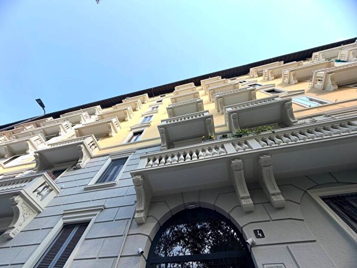 Appartamento quadrilocale in vendita in Viale Mugello, Porta Vittoria, Milano