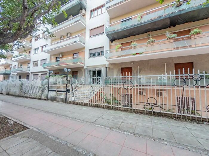 Appartamento con 6 locali in vendita in Via Ammiraglio Rizzo, Palermo