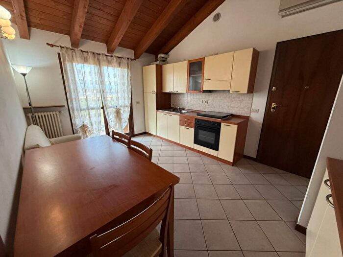 Appartamento bilocale in affitto in Via Foscolo, Altavilla Vicentina