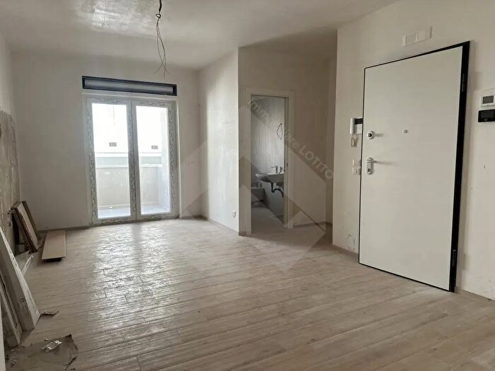 Appartamento trilocale in vendita in Via Cairoli, Andria