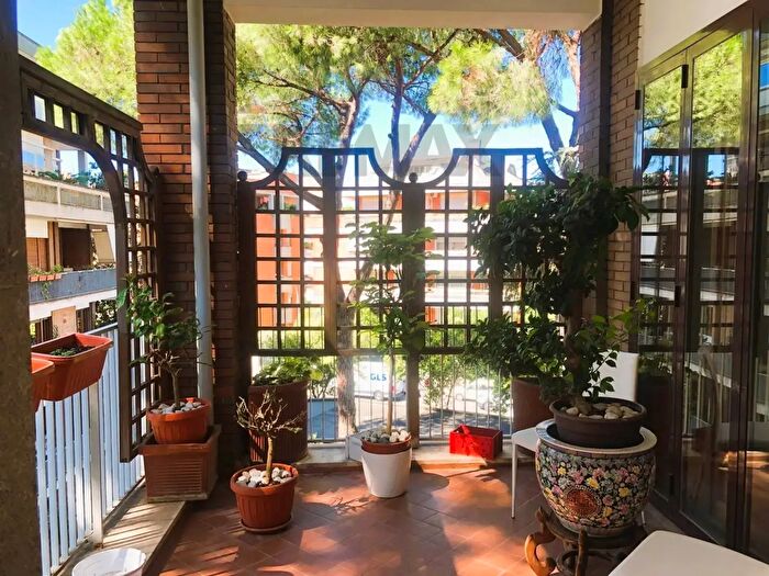 Appartamento con 9 locali in affitto in Via Nicolò Piccolomini, Roma
