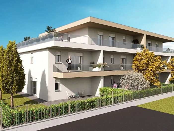 Casa quadrilocale in vendita in Via Leonardo da Vinci, Bernareggio