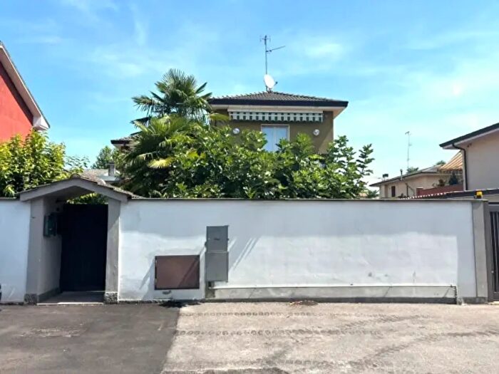 Appartamento trilocale in vendita in Via Monte Asolone, Casorate Primo