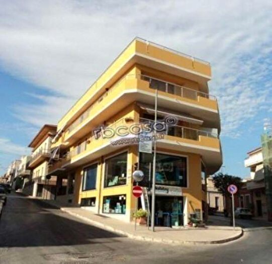 Appartamento quadrilocale in vendita in Via XX Settembre, Ispica