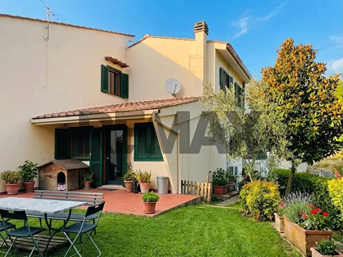 Casa con 5 locali in vendita in Reggello