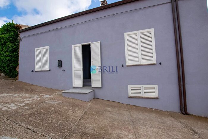 Casa con 5 locali in vendita in Luras