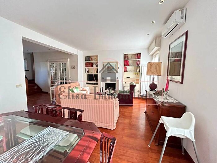 Appartamento con 5 locali in affitto in Centro, Viareggio