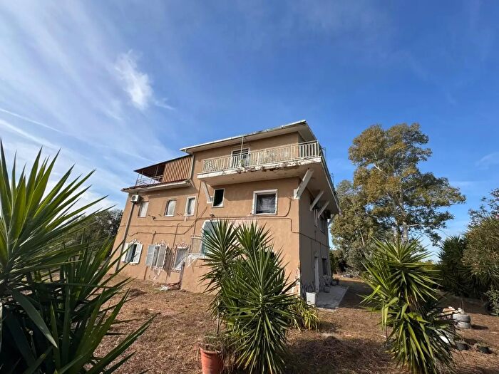 Casa con 10 locali in vendita in Via Amilcare Rossi, Roma