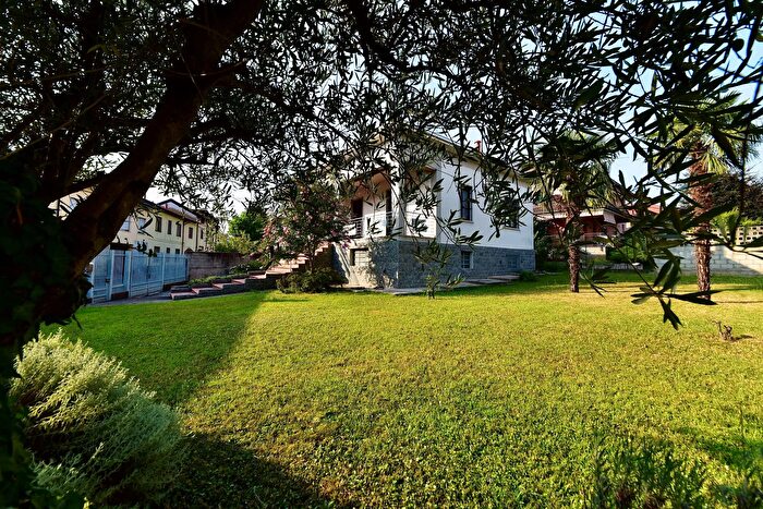 Casa con 5 locali in vendita in Via Einaudi, Gerenzano