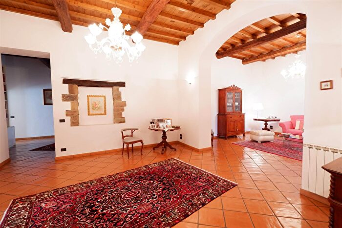 Appartamento con 6 locali in vendita in Via Ricasoli, Castelfranco Piandiscò