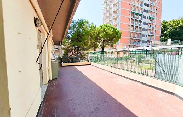 Appartamento con 6 locali in vendita in Via Molassana, Genova