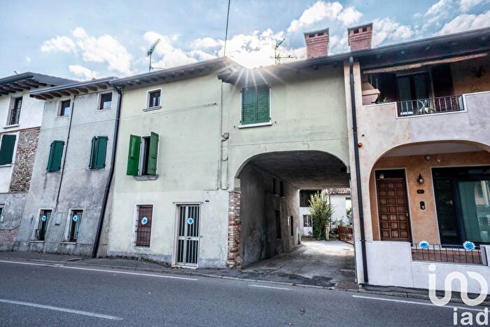 Casa con 6 locali in vendita in Via Dottorina, Castiglione Delle Stiviere