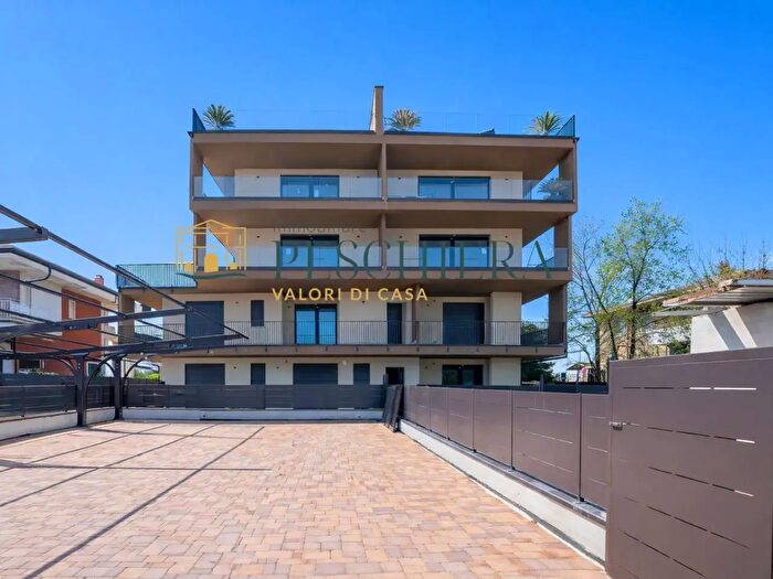 Appartamento quadrilocale in vendita in Via BellItalia, Peschiera Del Garda