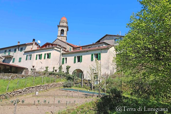 Casa con 9 locali in vendita in Casalina, Pontremoli