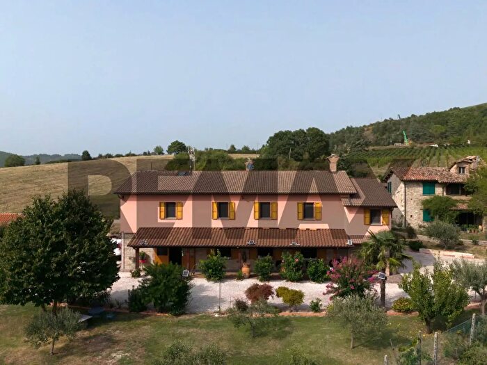 Casa con 5 locali in vendita in Frazione Loreto, Gubbio