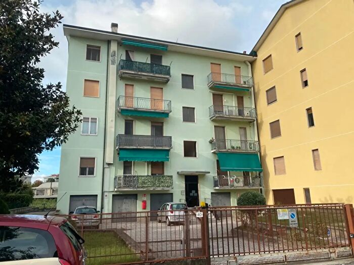 Appartamento trilocale in vendita in Via Pesa, Tavazzano Con Villavesco