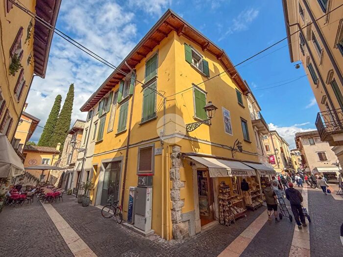 Appartamento bilocale in vendita in Corso Umberto I, Bardolino