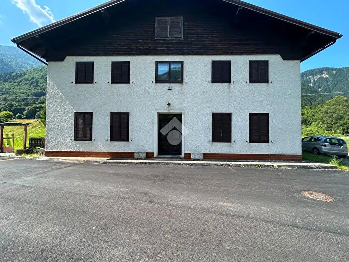 Casa quadrilocale in vendita in Borgo Basso, Malborghetto Valbruna