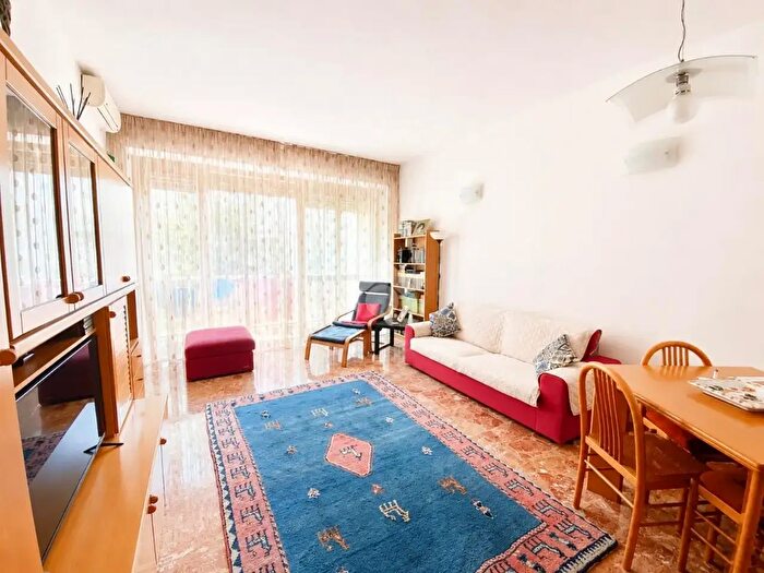 Appartamento trilocale in vendita in Via Guido Zanobini, Roma