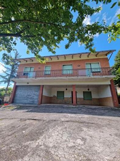 Casa con 5 locali in vendita in Contrada Troiano, Tolentino