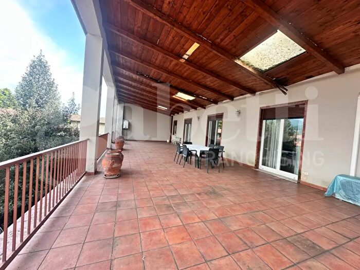 Appartamento con 6 locali in vendita in Corso XXV Aprile, Erba
