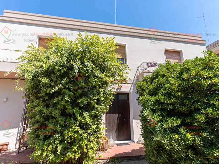 Casa con 9 locali in vendita in Siracusa
