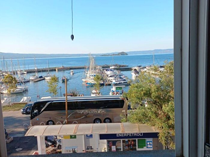 Appartamento trilocale in affitto in Via Guglielmo Marconi, Capodimonte