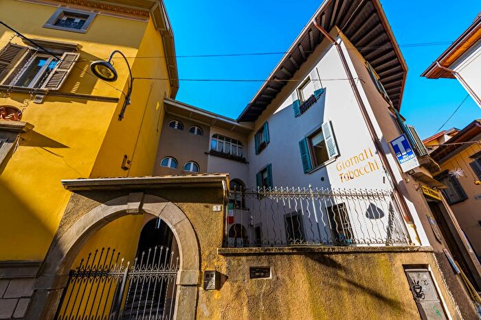 Appartamento con 6 locali in vendita in Piazza Orologio, Clusone