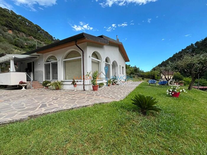 Casa con 7 locali in vendita in Via Vitali, Massa