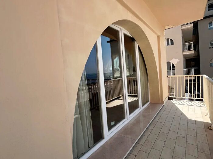 Appartamento quadrilocale in vendita in Viale Claris, Castel Volturno