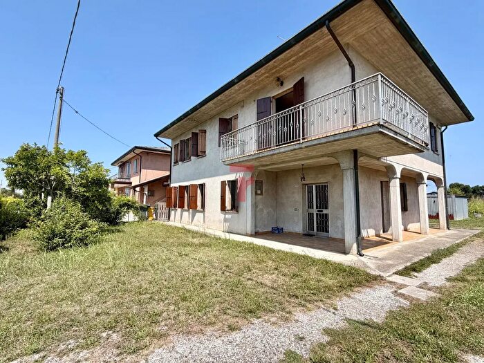 Casa con 7 locali in vendita in Via Croce, Campodarsego