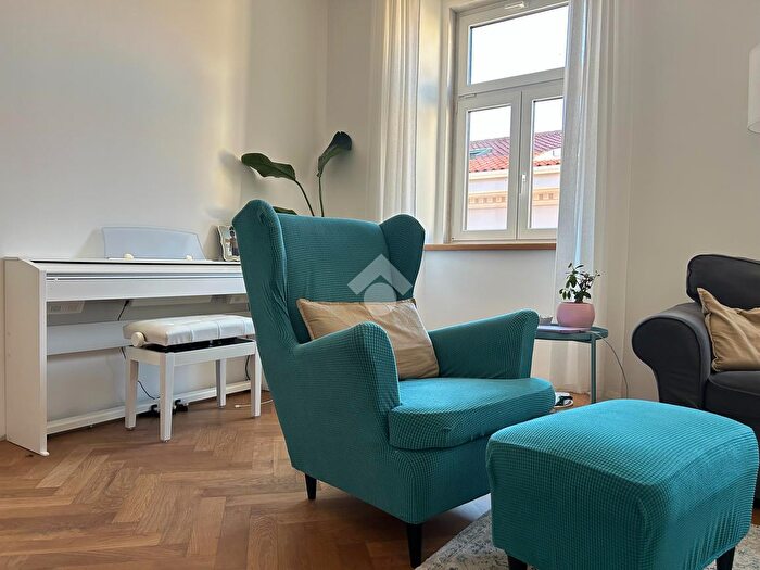 Appartamento con 5 locali in vendita in Via S Michele, Trieste