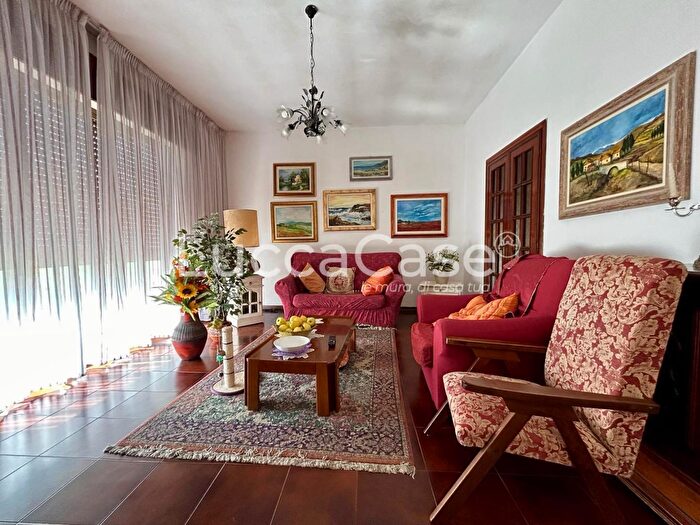 Casa con 6 locali in vendita in Capannori