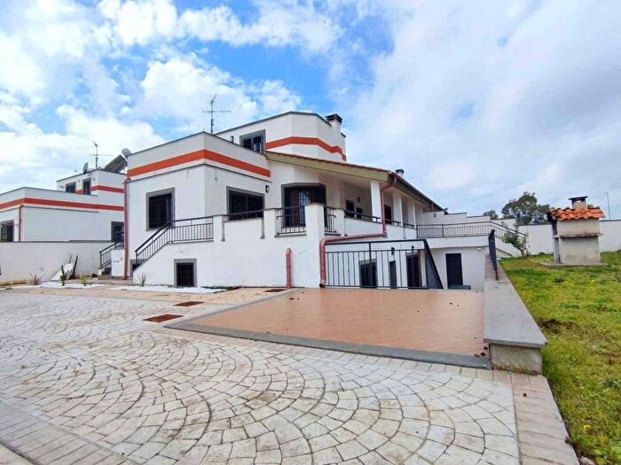 Appartamento con 6 locali in affitto in via Giorgio Bassani, Infernetto, Roma