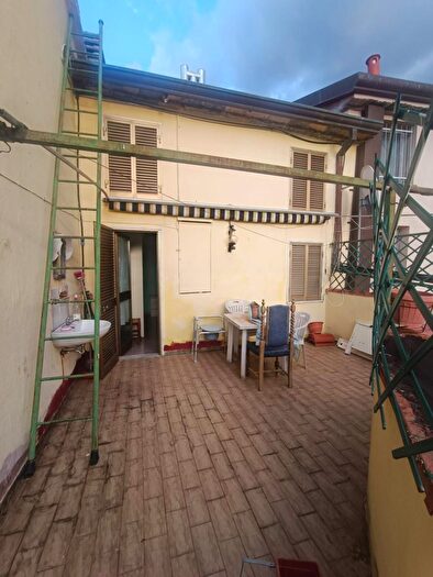Casa quadrilocale in vendita in Massa