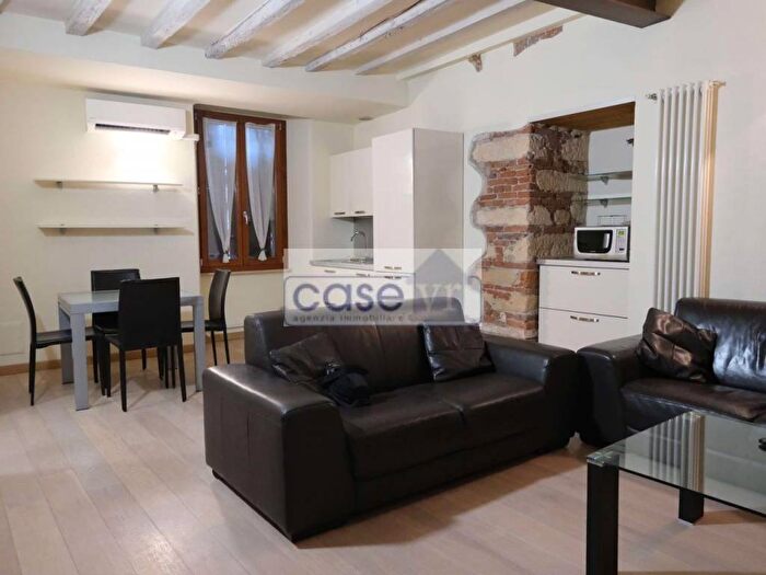 Appartamento bilocale in affitto in Via Trota, Centro Storico, Verona