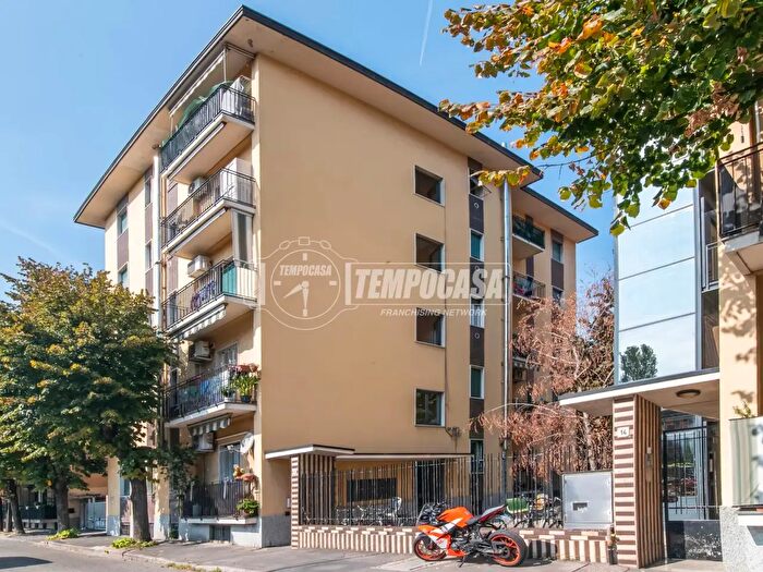 Appartamento trilocale in vendita in Via Tommaso Grossi, Paderno Dugnano