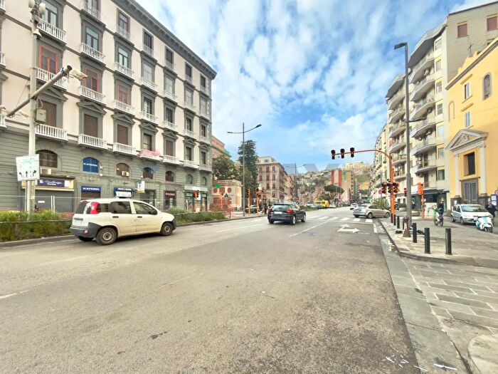 Appartamento bilocale in vendita in Via Riviera di Chiaia, Napoli