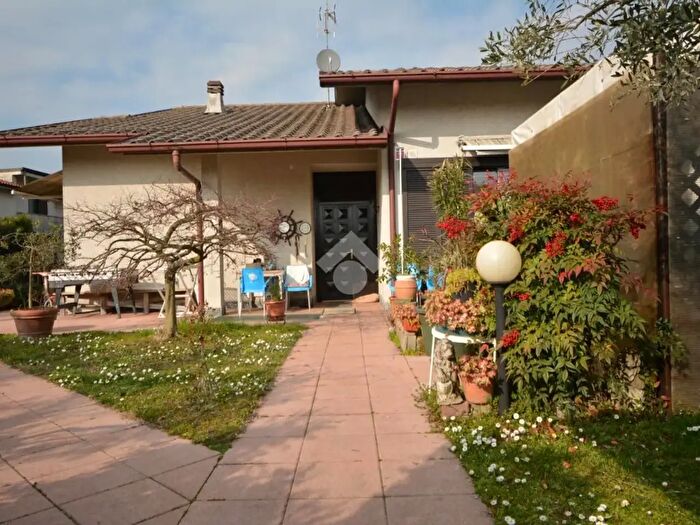 Casa quadrilocale in vendita in Via Aldo Moro, Burago Di Molgora