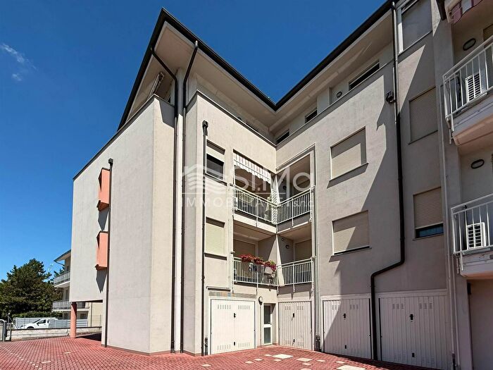 Appartamento bilocale in vendita in Via Ariosto, Cento