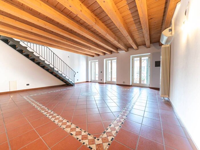 Appartamento con 5 locali in affitto in Corso Camillo Benso di Cavour, Centro Storico, Verona