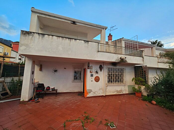 Casa con 6 locali in vendita in Altofonte