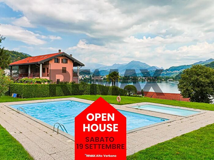 Appartamento trilocale in vendita in Via Luigi Colombo, Lavena Ponte Tresa