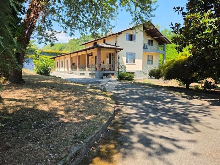 Casa con 6 locali in vendita in Via Martiri della Libertà, Salussola