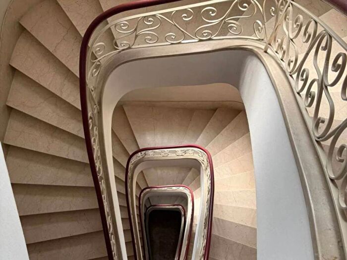 Appartamento con 5 locali in affitto in Viale Nicola Fabrizi, Viali, Modena