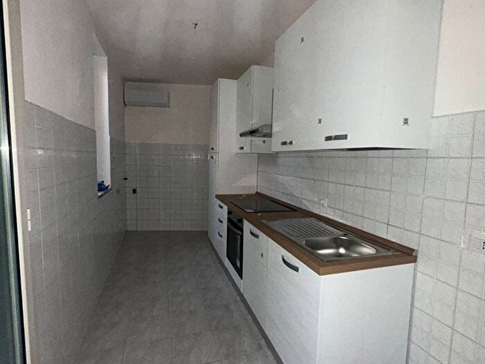 Appartamento trilocale in affitto in Via Vittorio Emanuele III, Centro, Casalnuovo di Napoli