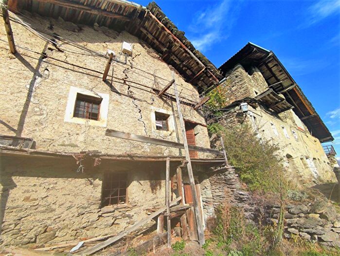 Casa quadrilocale in vendita in Nus