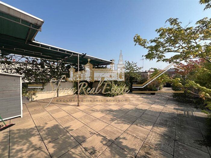 Appartamento trilocale in affitto in Via Crema, Porta Romana Medaglie dOro, Milano