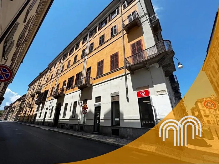 Appartamento con 6 locali in vendita in Via Santa Chiara, Torino